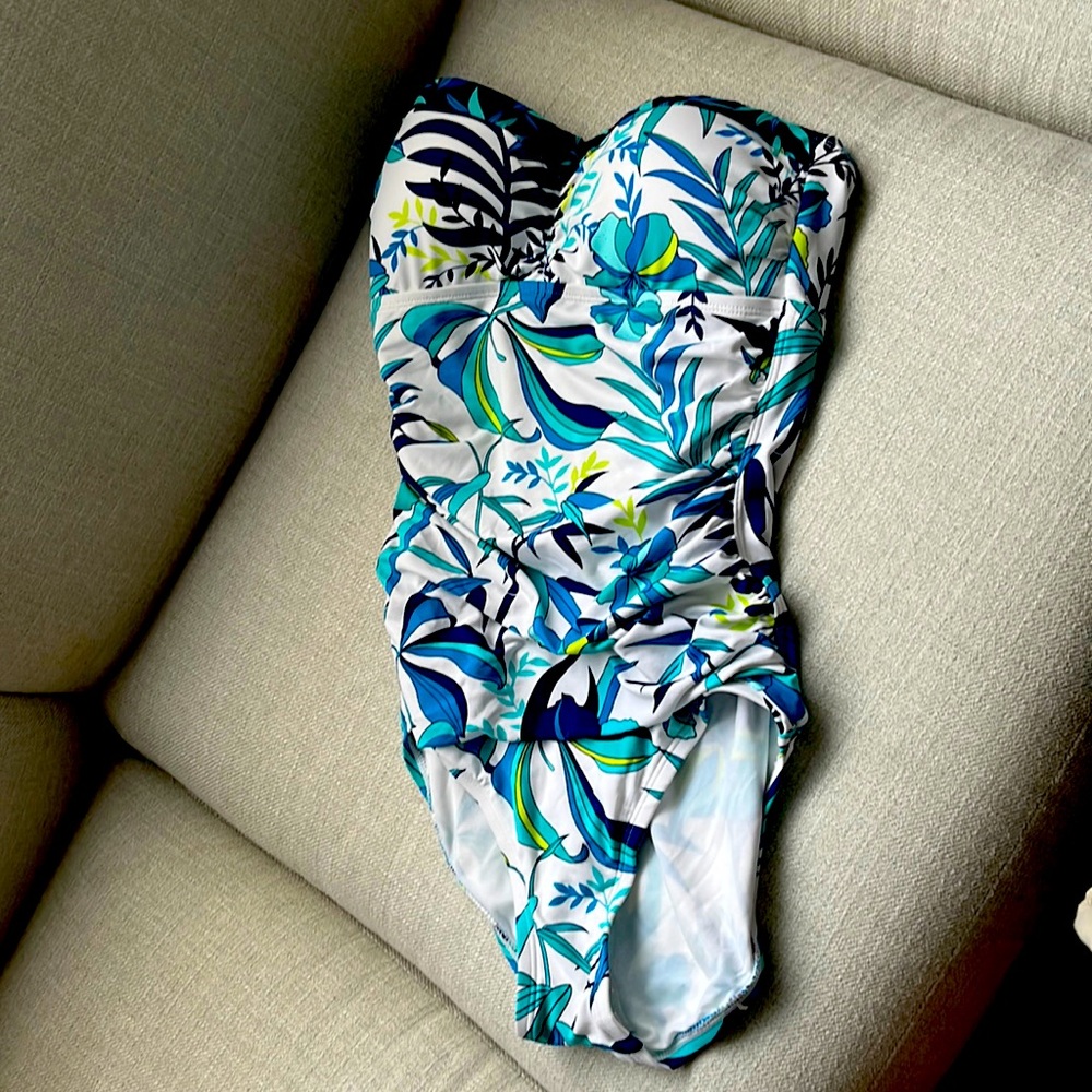 NWT Tommy Bahama size 4 bandeau swimsuit